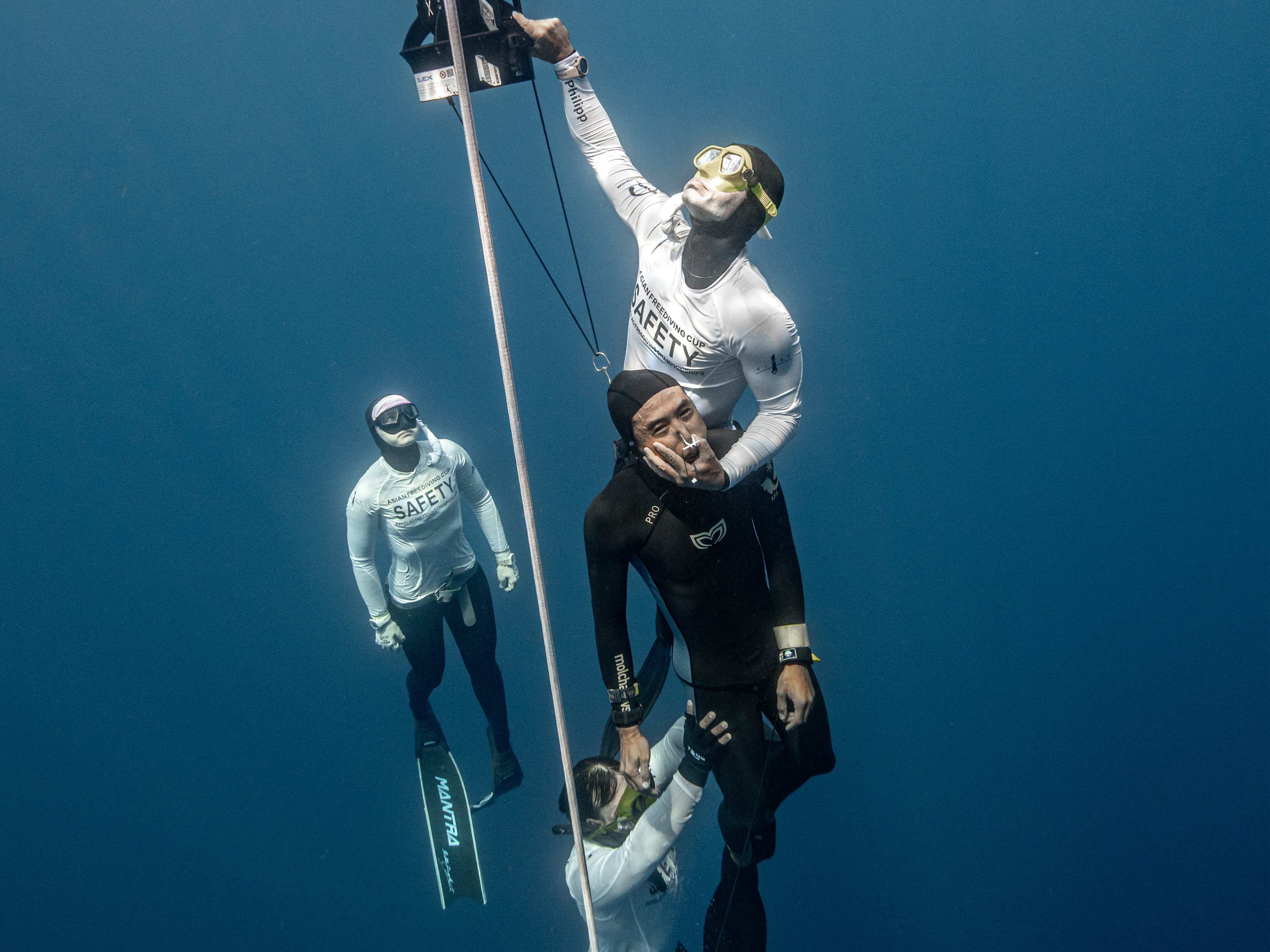 When Dives Don’t Go to Plan: Current, Congestion and the Courage to Turn